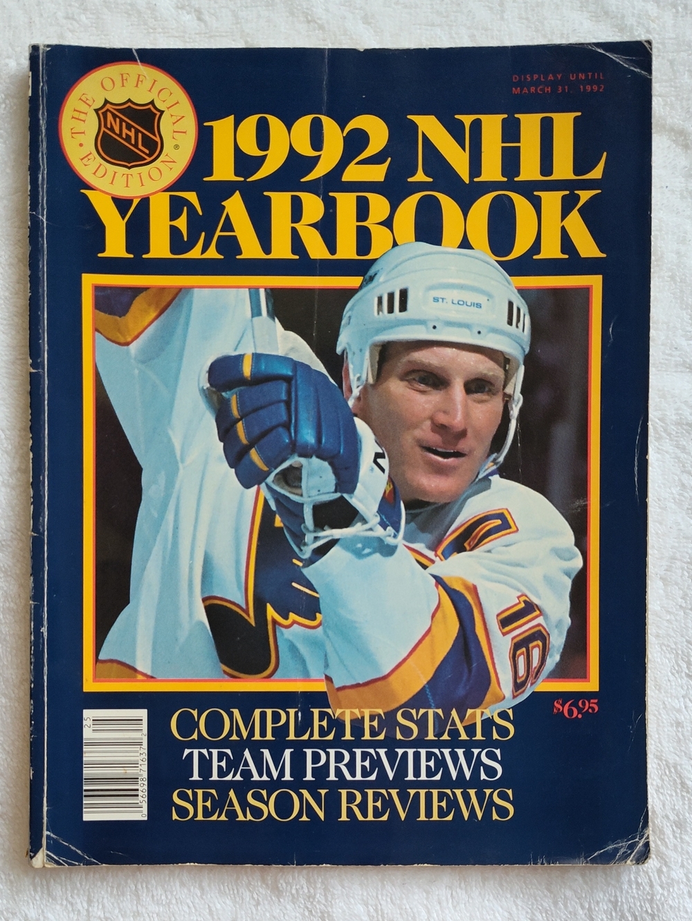 Official NHL 1992 Yearbook - Brett Hull St. Louis Blues Cover